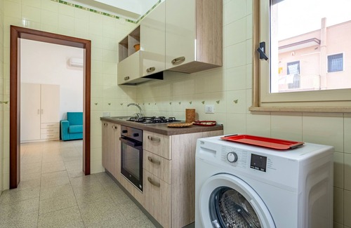 Lizzano Villa | Apartment 'Palma 2 ' with Private Terrace, Wi-Fi and Air Conditioning
