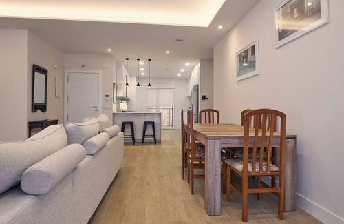Leon Apartment | Apartment 'Pardo 2' with Lake View, Wi-Fi and Air Conditioning