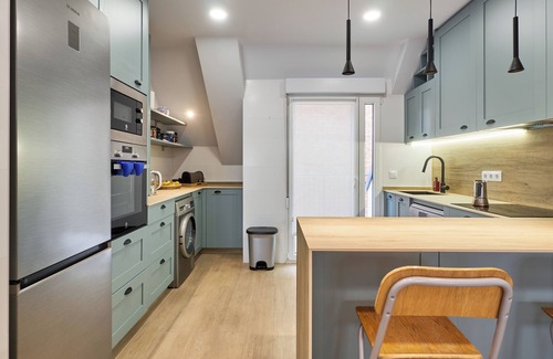 Leon Apartment | Apartment 'Pardo 3' with Private Terrace, Wi-Fi and Air Conditioning
