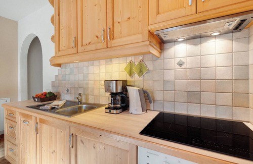 La Valle Apartment | Apartment 'Pares' with Mountain View, Shared Garden and Wi-Fi