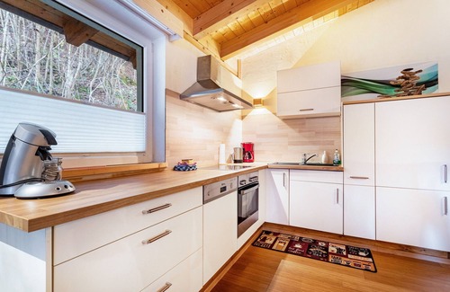 Koessen Apartment | Apartment 'Petra Top 3' with Mountain View, Shared Garden and Wi-Fi