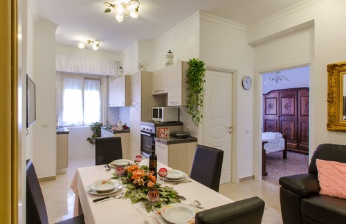 Vatican Apartment | Apartment "Primavera holidayhouse” center Rome 100mt from Vatican Free Wifi