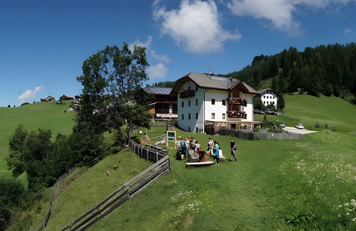 La Valle Apartment | Apartment 'Pütia' with Mountain View, Shared Terrace and Wi-Fi