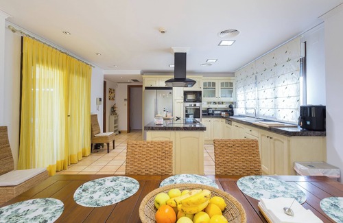 Gandia Villa | Apartment 'Resort Villa Luny' with View Over the Shared Pool, Wi-Fi and Air Conditioning