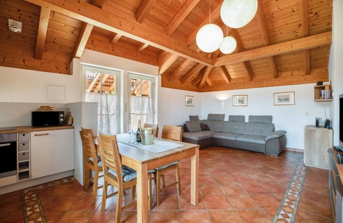 Caldaro Sulla Strada del Vino Apartment | Apartment 'Rosengarten' with Mountain View, Private Terrace and Wi-Fi