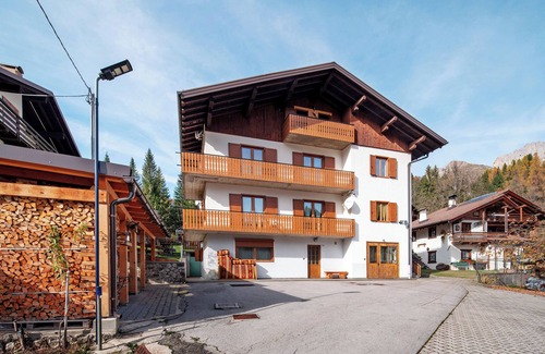 Pie Falcade Apartment | Apartment 'Sasedel' with Mountain View, Shared Garden and Balcony