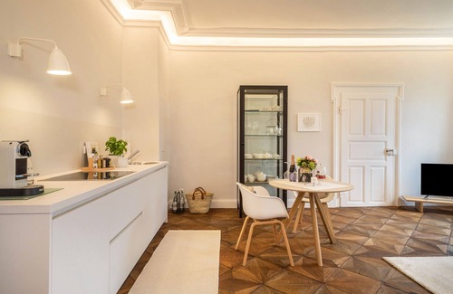 Immenstaad am Bodensee Apartment | Apartment 'Schloss Kirchberg - Fleur' with Lake View, Private Garden and Wi-Fi