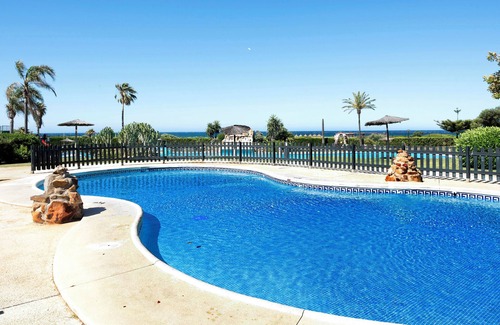 Atlanterra Apartment | Apartment "Semifrontal con vistas Zahara" Near the Beach with Sea View, Pool & Wi-Fi
