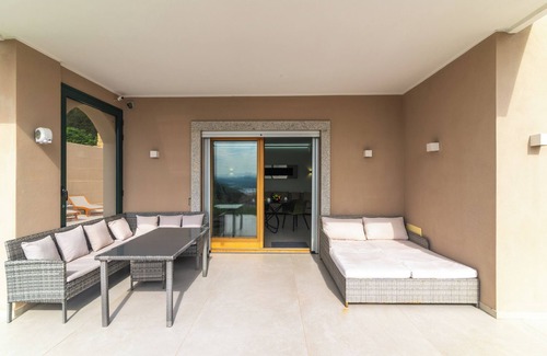 La Maddalena Apartment | Apartment 'Silvia's Sweet Home' with Sea View, Wi-Fi and Air Conditioning