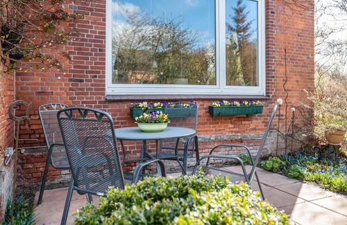 Schulp Apartment | Apartment 'Sommerwind' with Private Terrace, Shared Garden and Wi-Fi