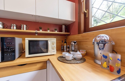 Montevecchia Apartment | Apartment 'Stanza Fiordaliso' with Mountain View, Shared Terrace and Wi-Fi