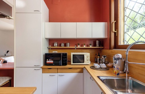 Montevecchia Apartment | Apartment 'Stanza Fiordaliso' with Mountain View, Shared Terrace and Wi-Fi