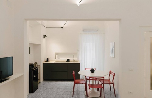 Pescara Apartment | Apartment 'Studio Zeno' with Wi-Fi and Air Conditioning
