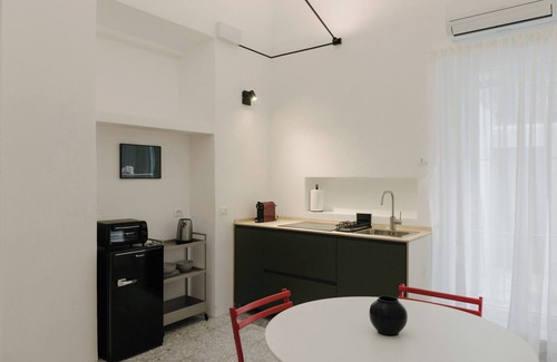 Pescara Apartment | Apartment 'Studio Zeno' with Wi-Fi and Air Conditioning