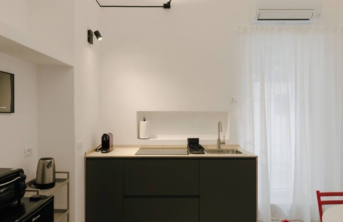 Pescara Apartment | Apartment 'Studio Zeno' with Wi-Fi and Air Conditioning