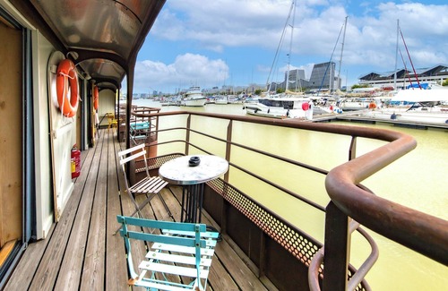 Bassins a Flot Apartment | Apartment 'Suite 1900' with Lake View, Wi-Fi and Air Conditioning
