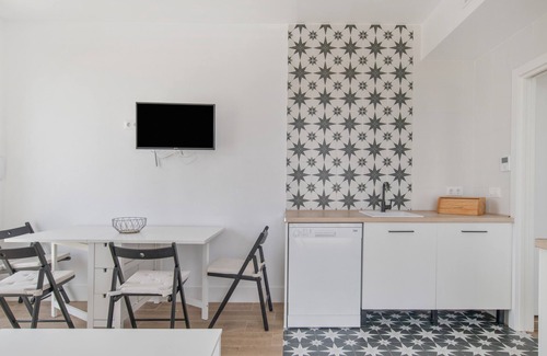 Brena y Marismas de Barbate Natural Park Apartment | Apartment 'Suite 5 In Natural Park' with Shared Pool, Wi-Fi and Air Conditioning