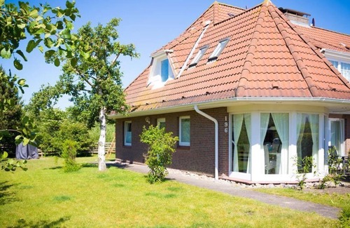 St. Peter-Ording Apartment | Apartment Sylt below - House Georgi