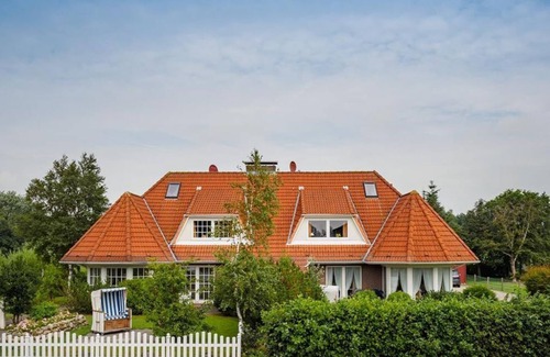 St. Peter-Ording Apartment | Apartment Sylt below - House Georgi