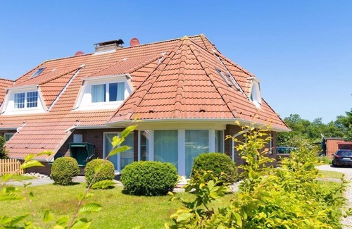 St. Peter-Ording Apartment | Apartment Sylt below - House Georgi