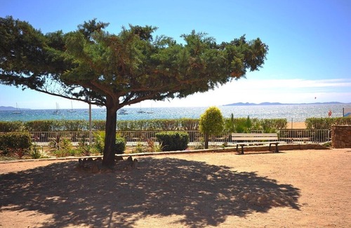 La Londe-les-Maures Apartment | APARTMENT T2 * 4 pers. 10m from the BEACH with SEA VIEW & HEATED POOL (5)