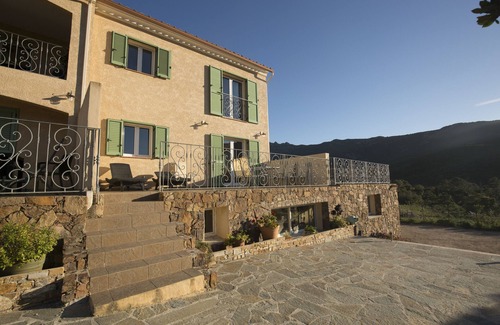 Galeria Apartment | Apartment T3, with heated swimming pool, between sea and mountain