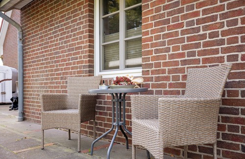 Nordstrand Apartment | Apartment 'Tetsche Wind' with Private Terrace and Shared Garden