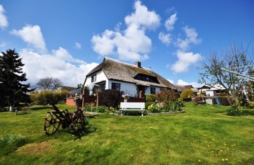 Middelhagen Apartment | Apartment - Thatched Cottage 47001