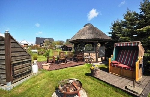 Middelhagen Apartment | Apartment - Thatched Cottage 47001