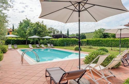 Vinci Apartment | Apartment 'Tinaia' with Shared Pool, Wi-Fi and Air Conditioning