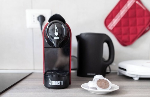 Affori Apartment | Apartment 'Tiny House with Parking' with Wi-Fi and Air Conditioning