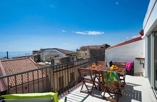 Taormina Apartment | Apartment to let in Taormina Sicily, Taormina short term rentals, holiday flat in Taormina Sicily