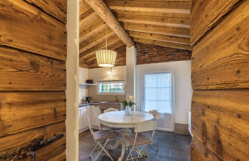 Desenzano del Garda Apartment | Apartment "Torretta" in the Residential Tower with Wi-Fi, Shared Garden & Pool