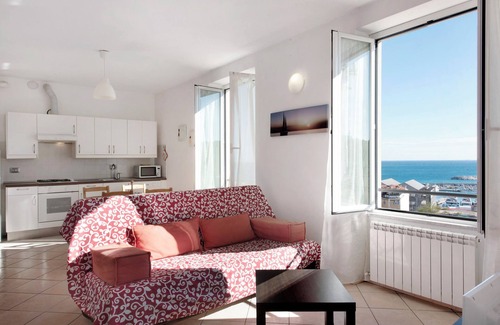 Varazze Apartment | Apartment "Trilocale in Villa Vista Mare Apt 3" with Sea View
