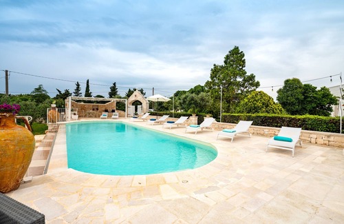 Specchiaruzzo Apartment | Apartment 'Trullo Il Focolare In Masseria' with Shared Pool, Wi-Fi and Air Conditioning
