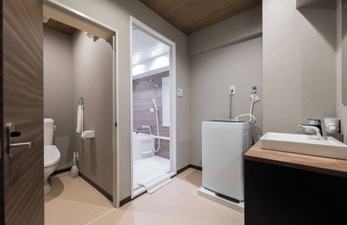 Naniwa Apartment | Apartment Type D double bed x 1 single bed x 2 - 11D/Osaka Ōsaka