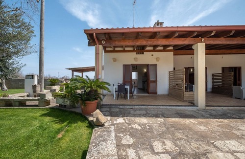 Uggiano la Chiesa Apartment | Apartment 'Villa Maddalena - Bilocale 1' close to the Sea with Garden & Wi-Fi