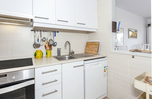 Coves Noves Apartment | Apartment 'Vista Faváritx' with Shared Pool, Wi-Fi and Air Conditioning