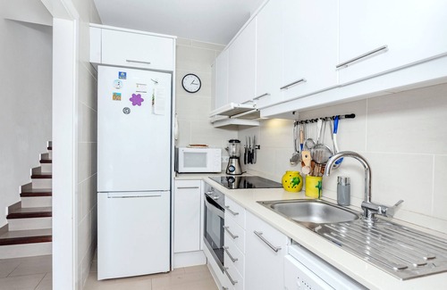 Coves Noves Apartment | Apartment 'Vista Faváritx' with Shared Pool, Wi-Fi and Air Conditioning