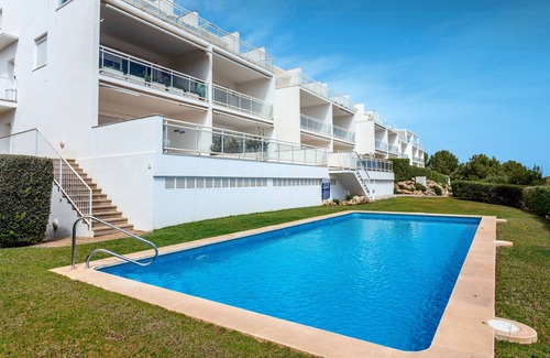 Coves Noves Apartment | Apartment 'Vista Faváritx' with Shared Pool, Wi-Fi and Air Conditioning