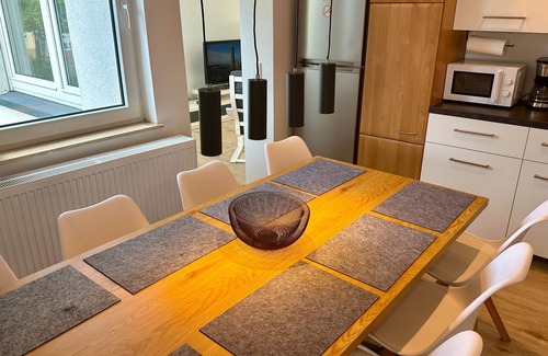 Biebesheim am Rhein Apartment | Apartment 'Wohnen Auf Zeit - No1' with Private Terrace, Balcony and Wi-Fi