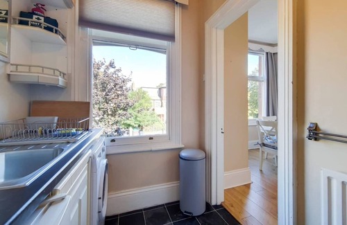 Ealing Apartment | Apartment w/workspace in Ealing
