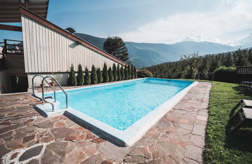 Parcines Apartment | Apartment "Wanda 2" with Wi-Fi, Balcony & Shared Pool
