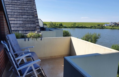Norderhafen Apartment | Apartment 'Watt'n Utsicht' with Sea View, Balcony and Wi-Fi