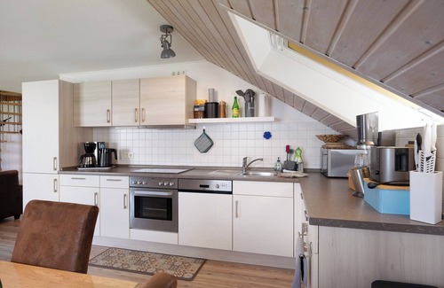 Langeneß Apartment | Apartment 'Watt'nblick' with Sea View, Shared Garden and Wi-Fi