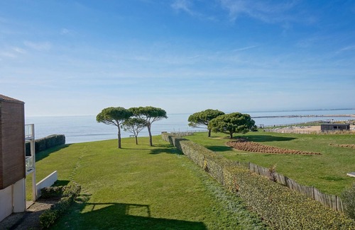 Quartier des Boucholeurs Apartment | Apartment with balcony and sea view