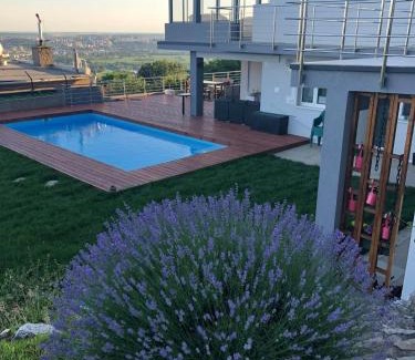 Nitra Apartment | Apartment with a nice view on Nitra - Apartmán v rodinnom dome s výhľadom na Nitru