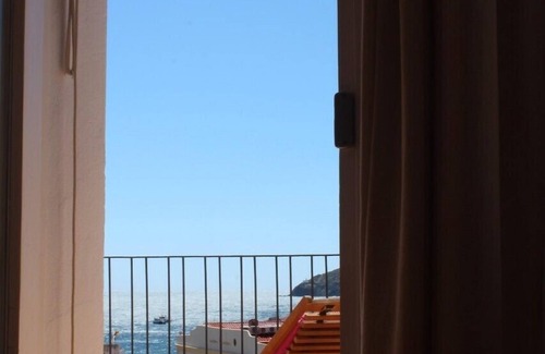 Cadaques Apartment | Apartment with Charme, terrace and sea views