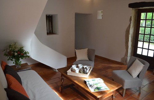 Aix-en-Provence House | Apartment with garden and pool in a Provencal farmhouse