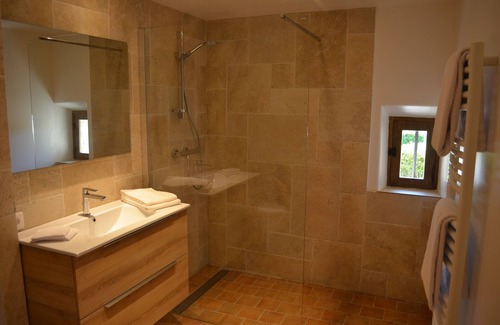 Aix-en-Provence House | Apartment with garden and pool in a Provencal farmhouse